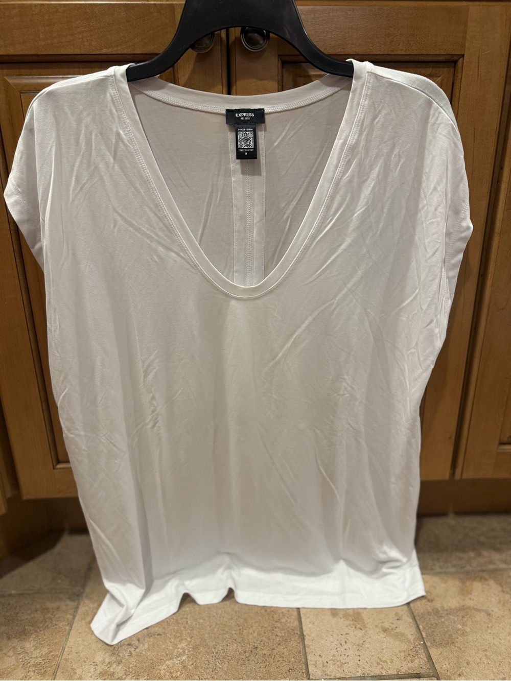 Express Women's White Deep V-Neck Short Sleeve Tee